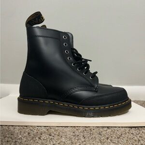 Black Dr. Martens. SIZE: 8